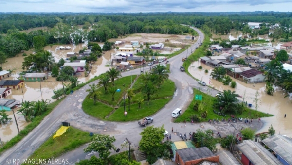 Rio Tarauacá apresenta sinais de vazante, mas autoridades da Defesa Civil seguem em alerta 